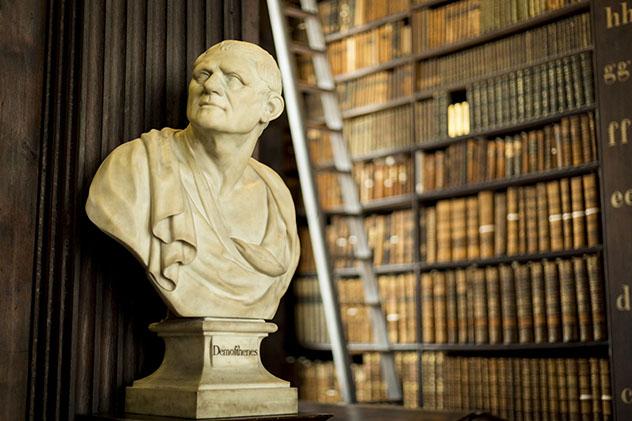 Biblioteca del Trinity College, Dublín, Irlanda © Martina Lanotte / Shutterstock