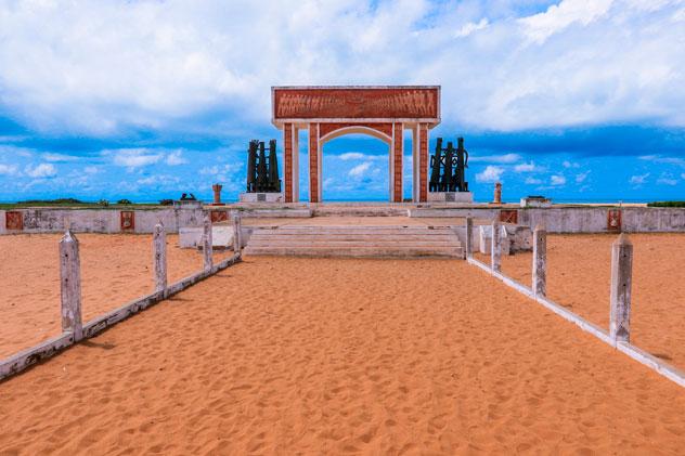 Puerta de no retorno. © Dave Primov/Shutterstock