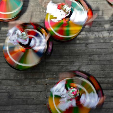 Danzas en Hollókő, Hungría