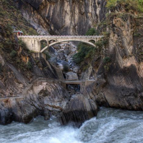 Garganta del Salto del Tigre, China