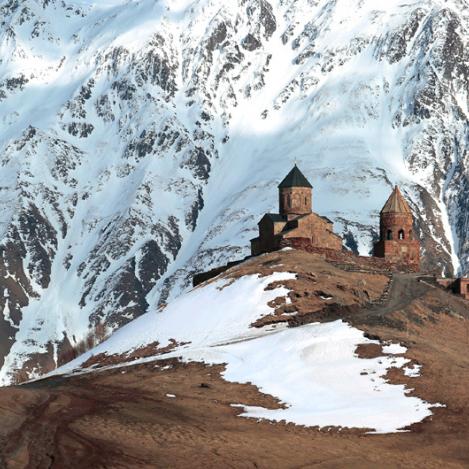 Iglesia de Tsminda Sameba, zona de Kazbegi, Georgia