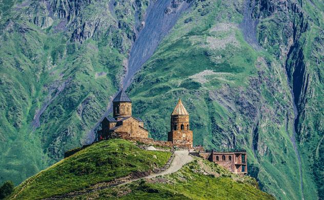 glesia Tsminda Sameba, Georgia © Fotokon / Shutterstock