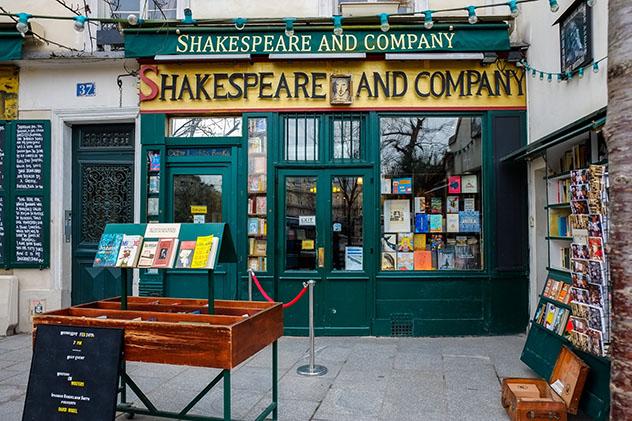 Librería Shakespeare &amp; Company, París, Francia © Alessio Catelli / Shutterstock