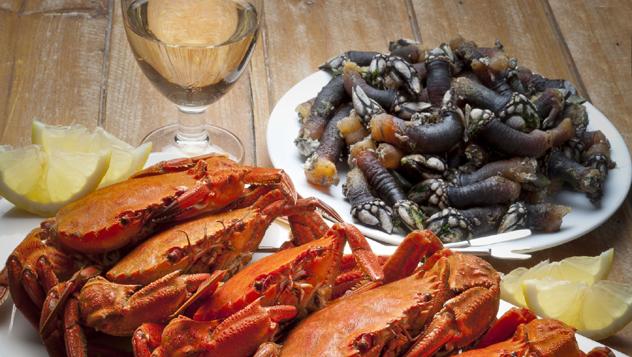 Vino blanco y marisco, Galicia, España © JIL Photo / Shutterstock
