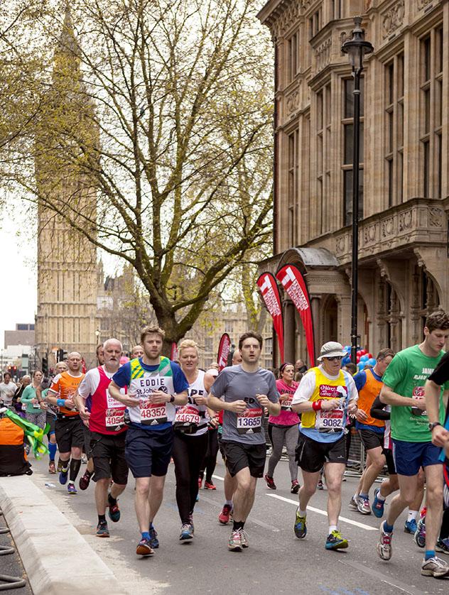 La Maratón de Londres es para correr o para animar a los que corren, Inglaterra © Ms Jane Campbell / Shutterstock
