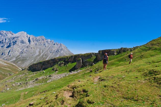 De ruta por los Picos de Europa, Cantabria, España © IRMA Sánchez / Shutterstock