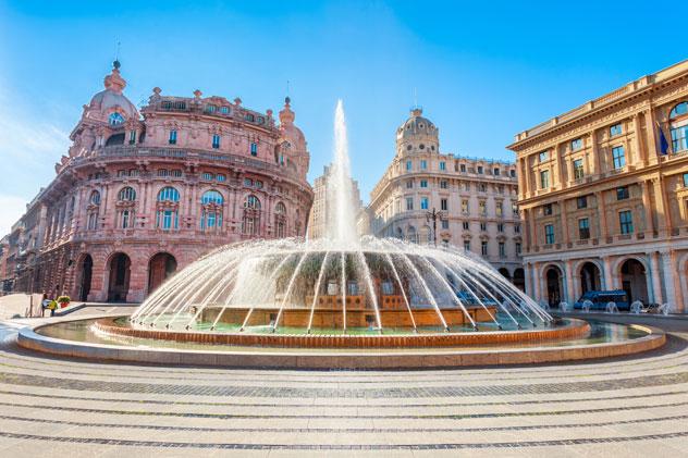 Fuente en la Piazza De Ferrari. saiko3p/Shutterstock ©