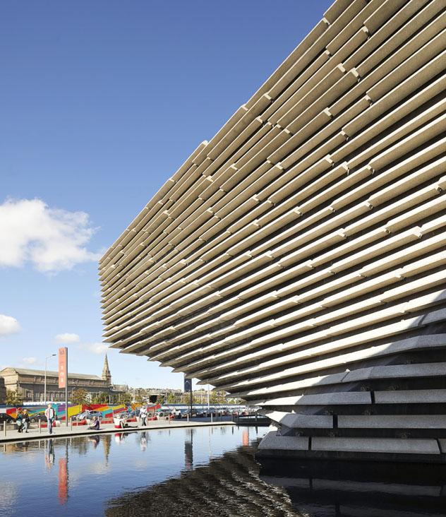 Reflejando la nueva confianza en el futuro de Dundee, el V&amp;A se alza, orgulloso, en el paseo marítimo, Dundee, Escocia © Hufton Crow - www.vandadundee.org