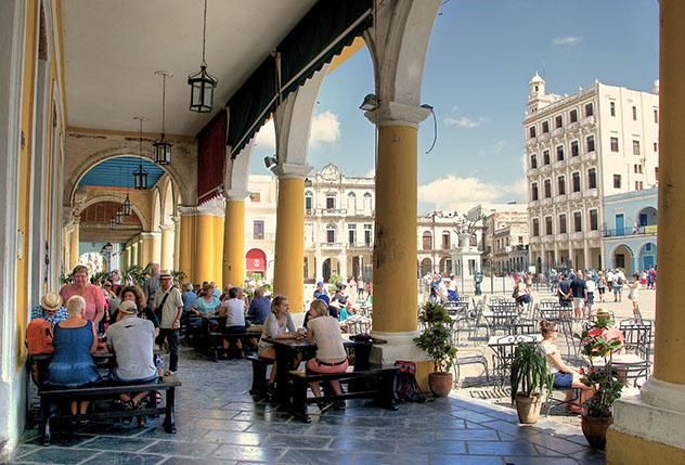 La Plaza Vieja de La Habana, Cuba