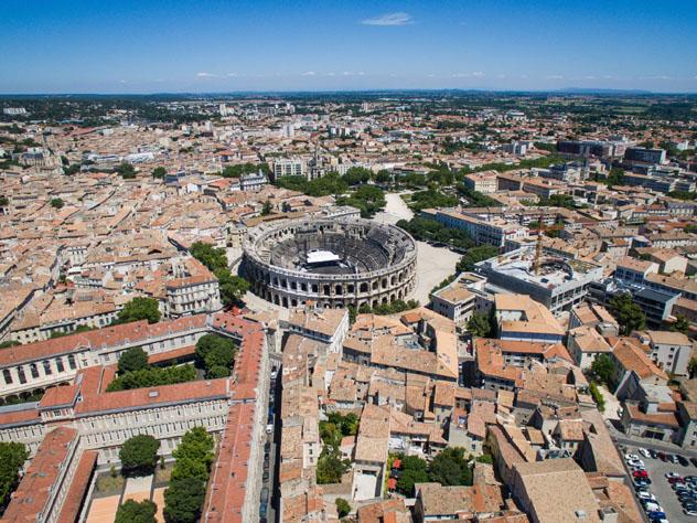 El coliseo Les Arènes, en Nimes, sur de Francia © Parshin Anton / Shutterstock