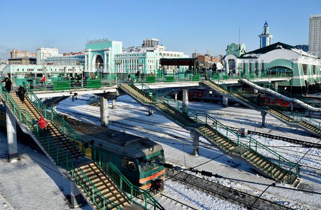 Estación de tren en Novosibirsk, Rusia © StockphotoVideo / Shutterstock