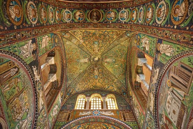 Los espectaculares mosaicos de la Basilica di San Vitale, Ravena, Emilia-Romaña, Italia © theJIPEN / Getty Images