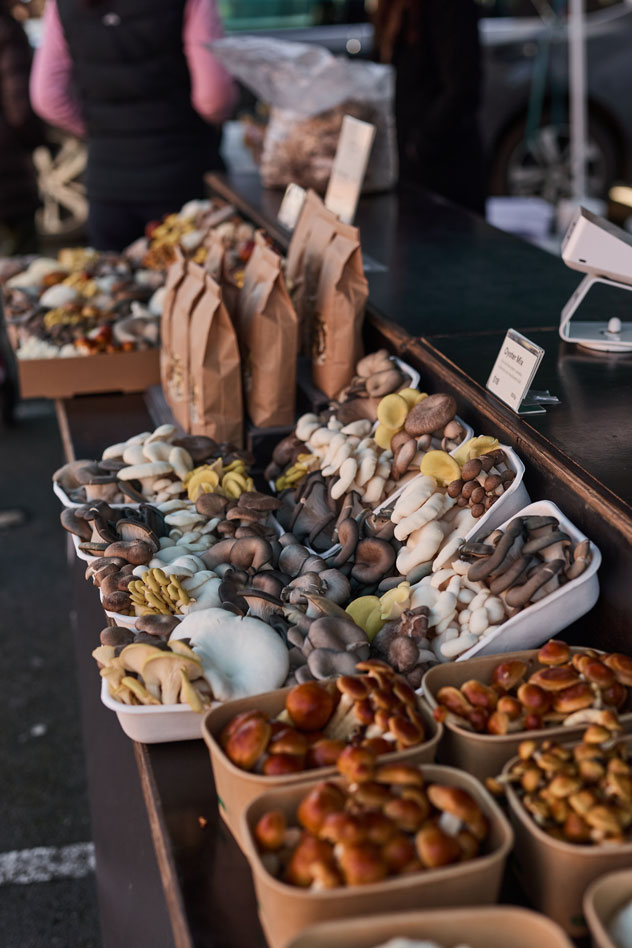 Parada de productos locales en el Harvest Launceston. 