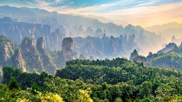 El espectacular paisaje del Zhangjiajie Forest Park, en Hunan, China © JekLi / Shutterstock 
