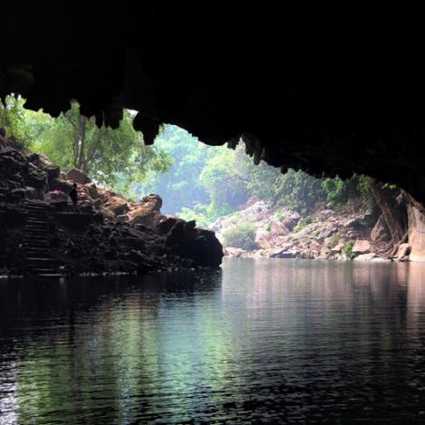 Tham Kong Lo, Laos