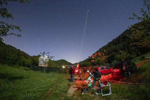 Observación de cielos oscuros en Albanyà, Cataluña, España