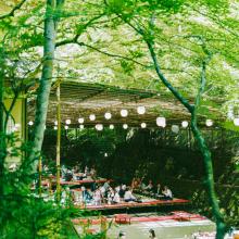 El Festival de Kifune, celebrado en el santuario de Kifune-jinja, honra el cambio de estaciones. 