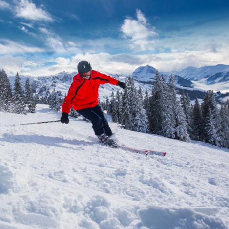 Esquí en Kitzbühel, los Alpes, Austria