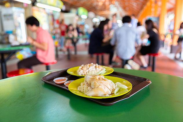 Un viaje gastronómico a Singapur: pollo con arroz