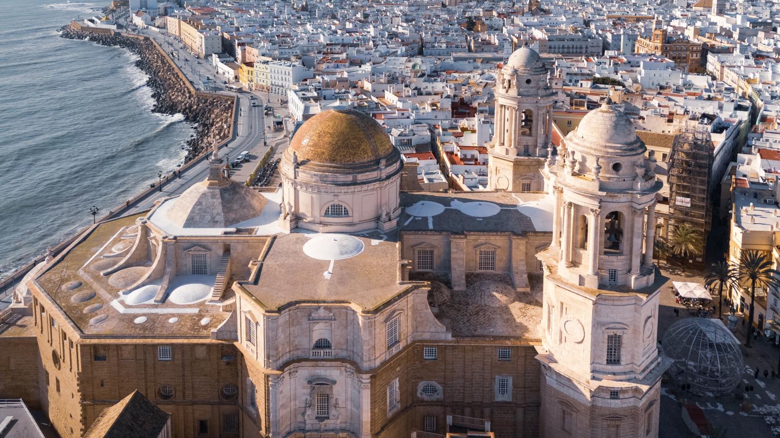 Vista aérea de la catedral de Cádiz.