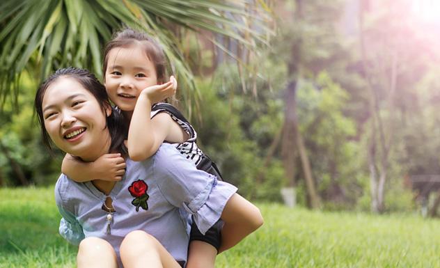 Familia en el parque, China © linlypu / Shutterstock