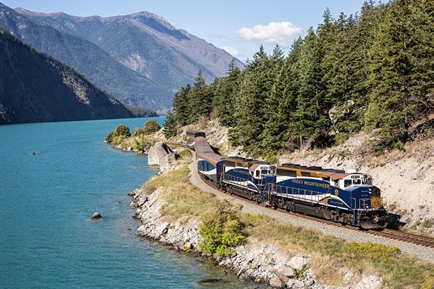 Turismo sostenible: sostenibilidad. El lago Seton, en Columbia Británica, Canadá