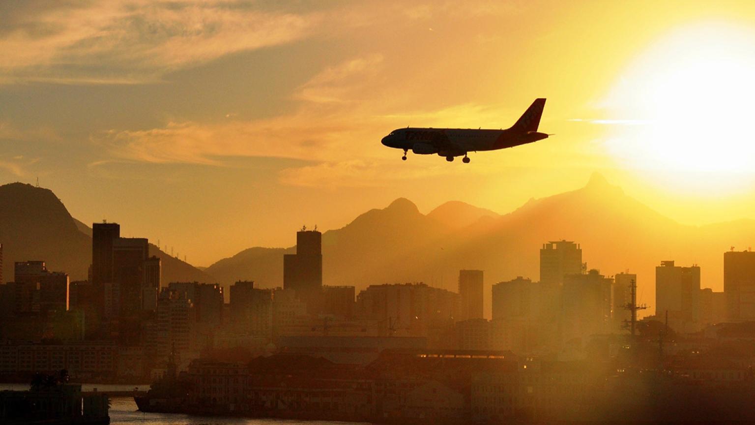 Avión sobrevolando Río de Janeiro, Brasil