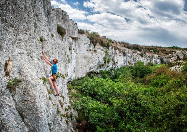 Escalada en Mġarr ix-Xini, Gozo, Malta © Westend61 / Getty Images