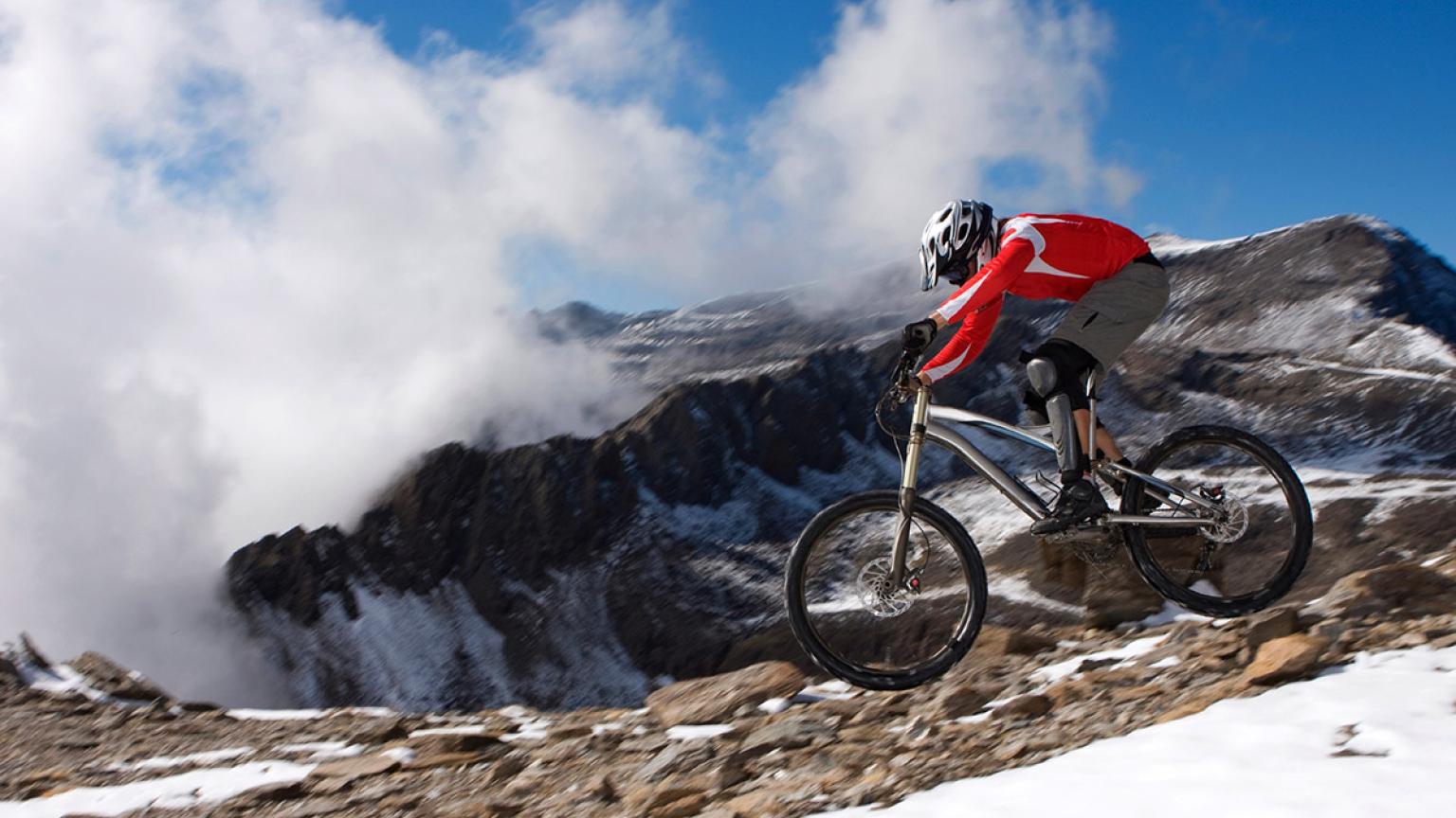 En bicicleta por Sierra Nevada, Granada, Andalucía, España