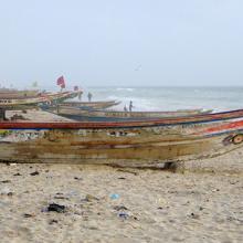 Las barcas de pesca en la playa de Guet Ndar, Saint-Louis, África