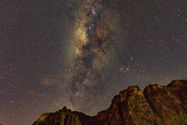 Estrellas en el cielo de Pisac, Valle Sagrado, Perú © Christopher Carroll / Shutterstock