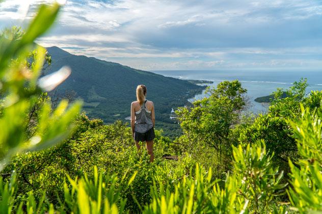 Vistas espectaculares desde la cima de Le Morne Brabant, Mauricio © Daniel Malinowski / Shutterstock