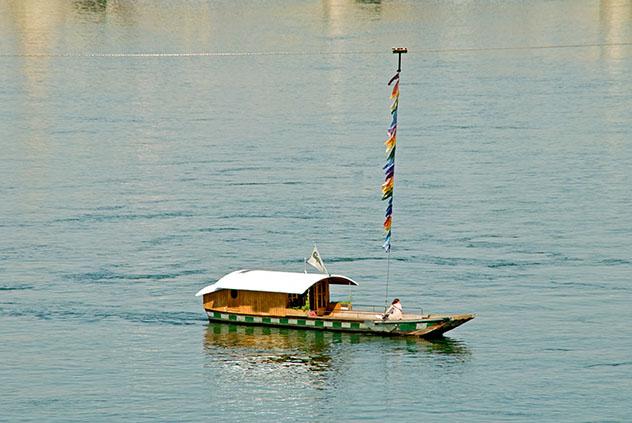 Ferri que cruza el Rin, Basilea, Suiza © J.Schelkle / Shutterstock