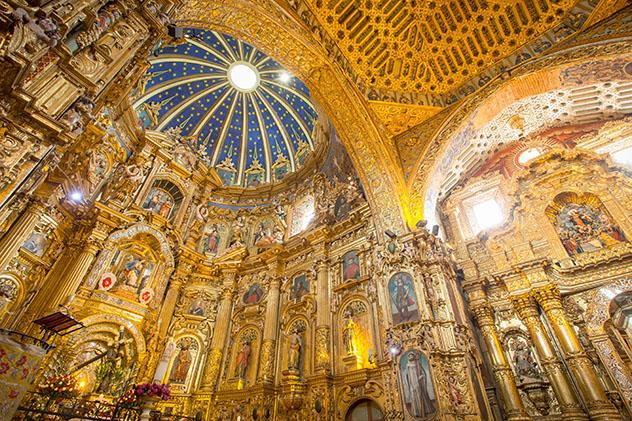 El interior dorado de la iglesia de San Francisco, Quito, Ecuador © Philip Lee Harvey / Lonely Planet