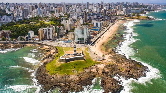 Salvador de Bahía, un atractivo antiguo enclave colonial portugués junto al mar, es la tercera ciudad más poblada de Brasil con casi tres millones de habitantes © jeilson / iStockphoto / Getty Images