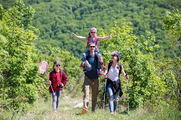 Aventuras en familia: paseo por la naturaleza