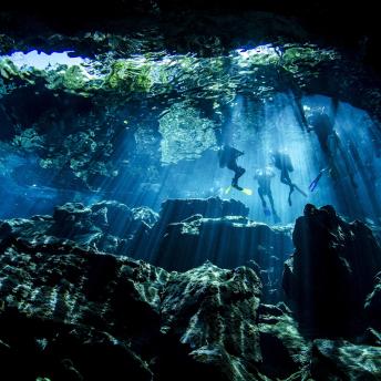 Cenote Chac-Mool, México