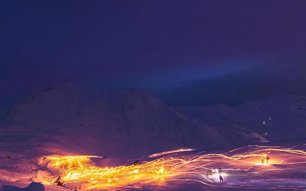 Descenso de los Reyes Magos por las pistas de Astún, Huesca, España © Yhabril / www.astun.com
