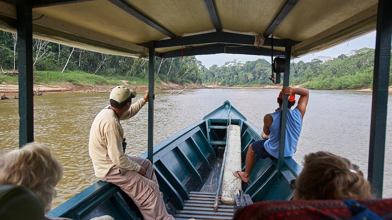 Aventuras de la hora dorada. Explorando la belleza del río Tambopata, Madre de Dios Perú