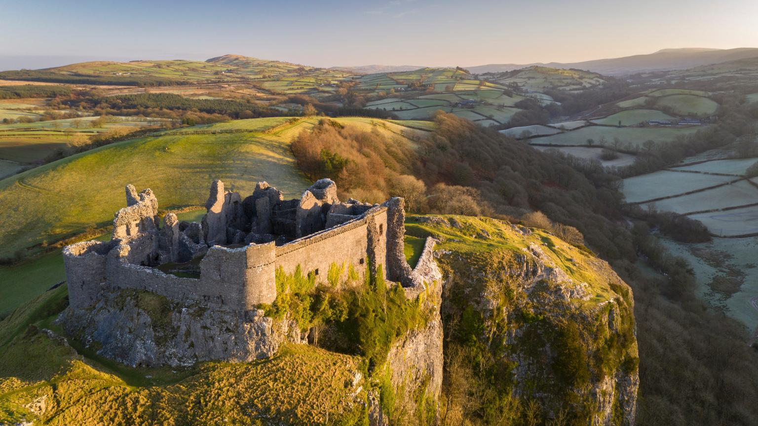 Vista del Castillo Carreg Cennen, Parque Nacional Brecon Beacons.