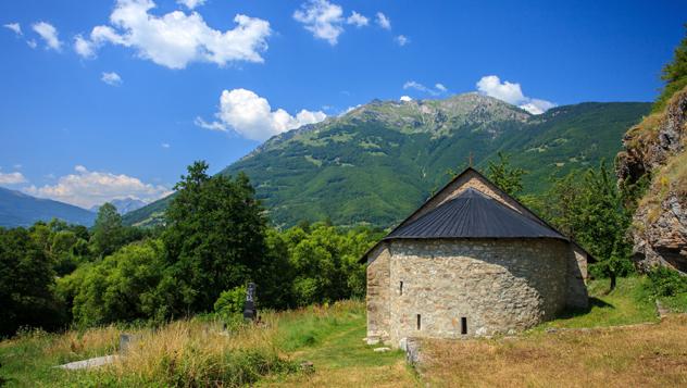 Monasterio de Brezojevica, cerca de Plav, norte de Montenegro © Lenar Musin / Shutterstock