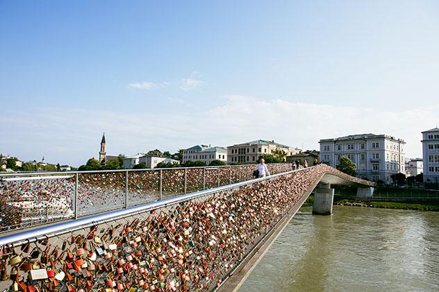 Puente Makartsteg sobre el rio Salzach, Salzburgo, Austria © Flaminia Pelazzi