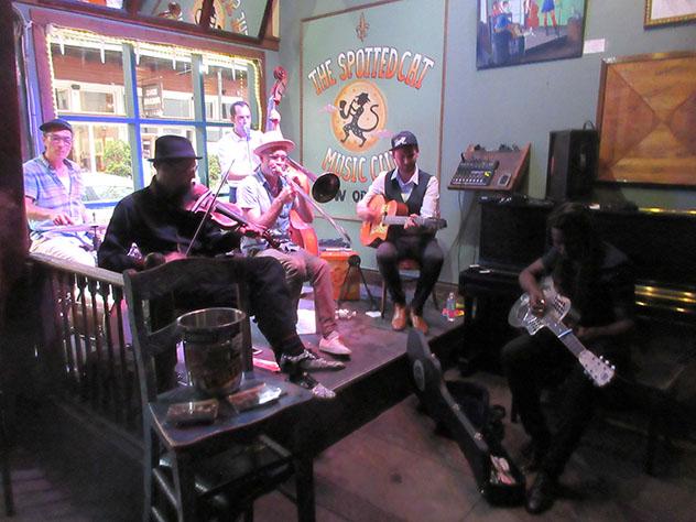 The Spotted Cat Music Club, Faubourg Marigny, Nueva Orleans, EE UU © Infrogmation of New Orleans / Flickr