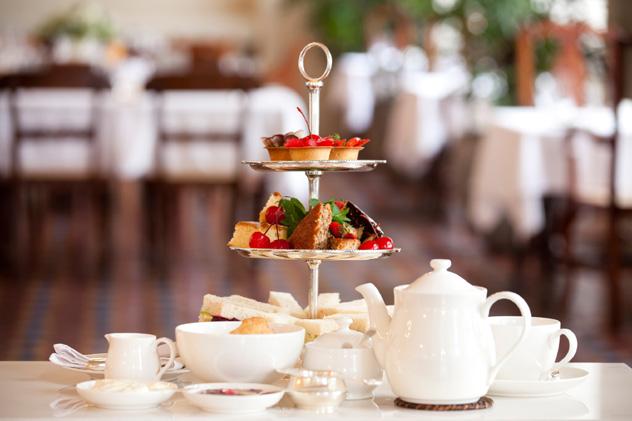 Tartas, sándwiches y scones de uno de los mejores tés de la tarde que se sirven en Sri Lanka © laughingmango / Getty Images