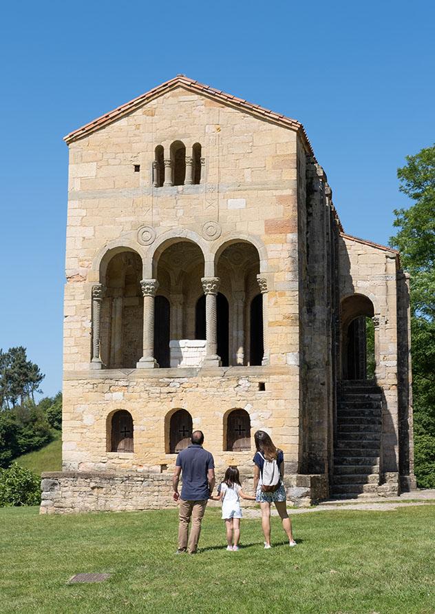 Palacio-Iglesia Santa María del Naranco, Oviedo, Asturias, España