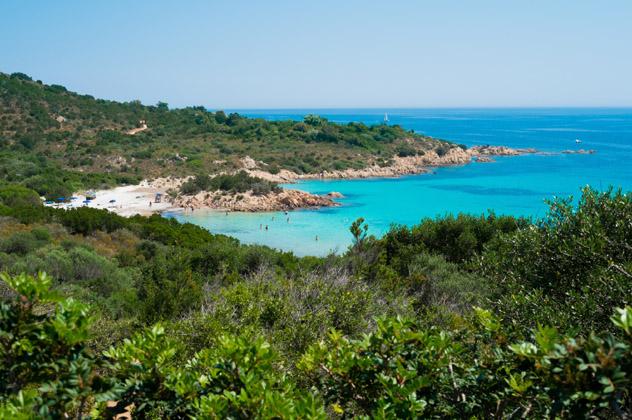 Spiaggia do Principe es el refugio perfecto, Cerdeña © elisalocci / iStock / Getty Images