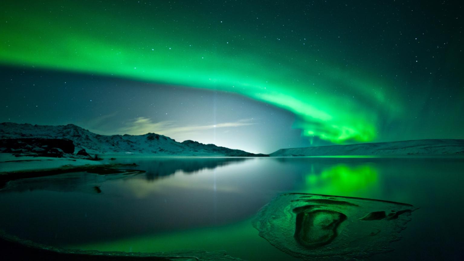 Aurora boreal en Reikiavik, Islandia
