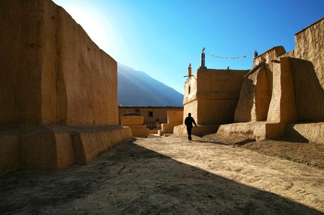 La brillante luz de la montaña en el Tabo Gompa, Spiti, India © ImagesofIndia / Shutterstock