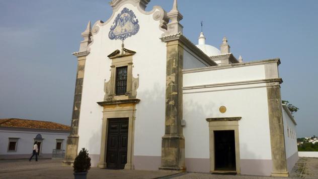 Igreja de São Lourenço de Matos © Lindsey Nicholson - www.flickr.com/photos/linznicholson/6093896593