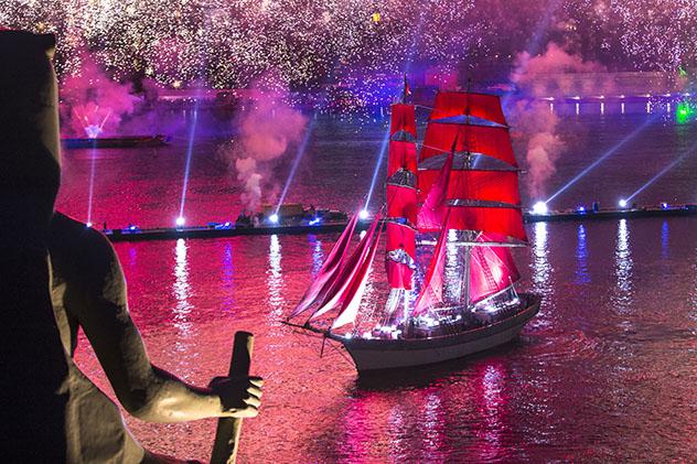 Scarlet Sails, celebración después del solsticio de verano en San Petersburgo, Rusia